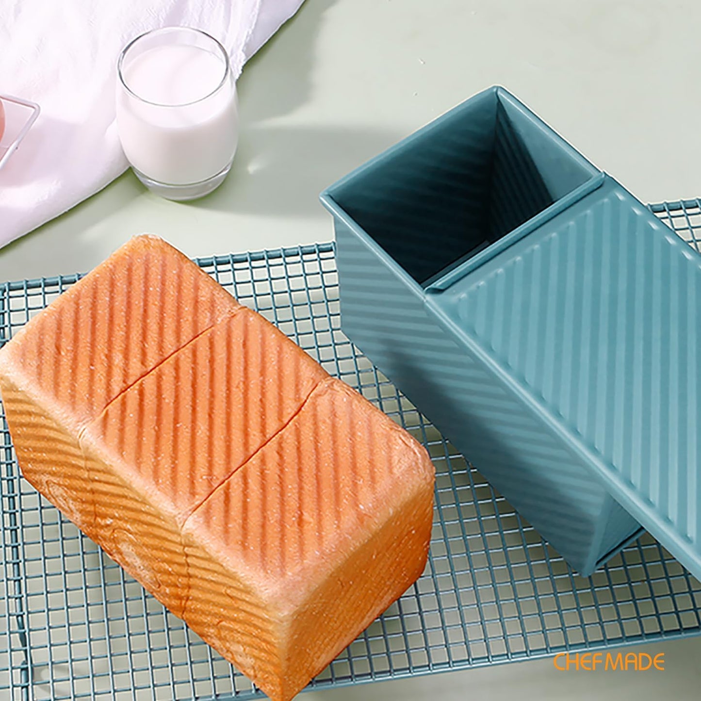 l Lb Corrugated Toast Box with Lid -Green