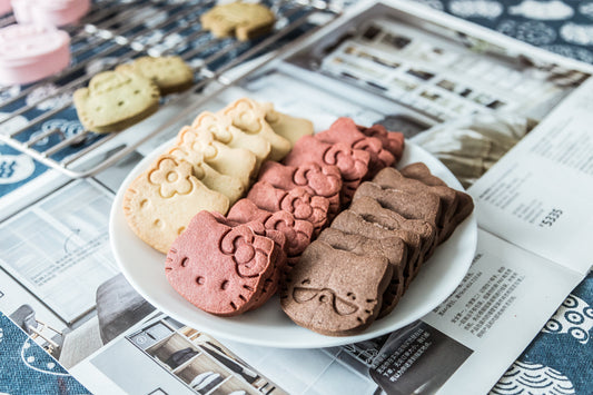 Butter cookies for Kitty's happy family