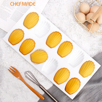 Madeline Cake Pan Oval Shell 12 Well（White）