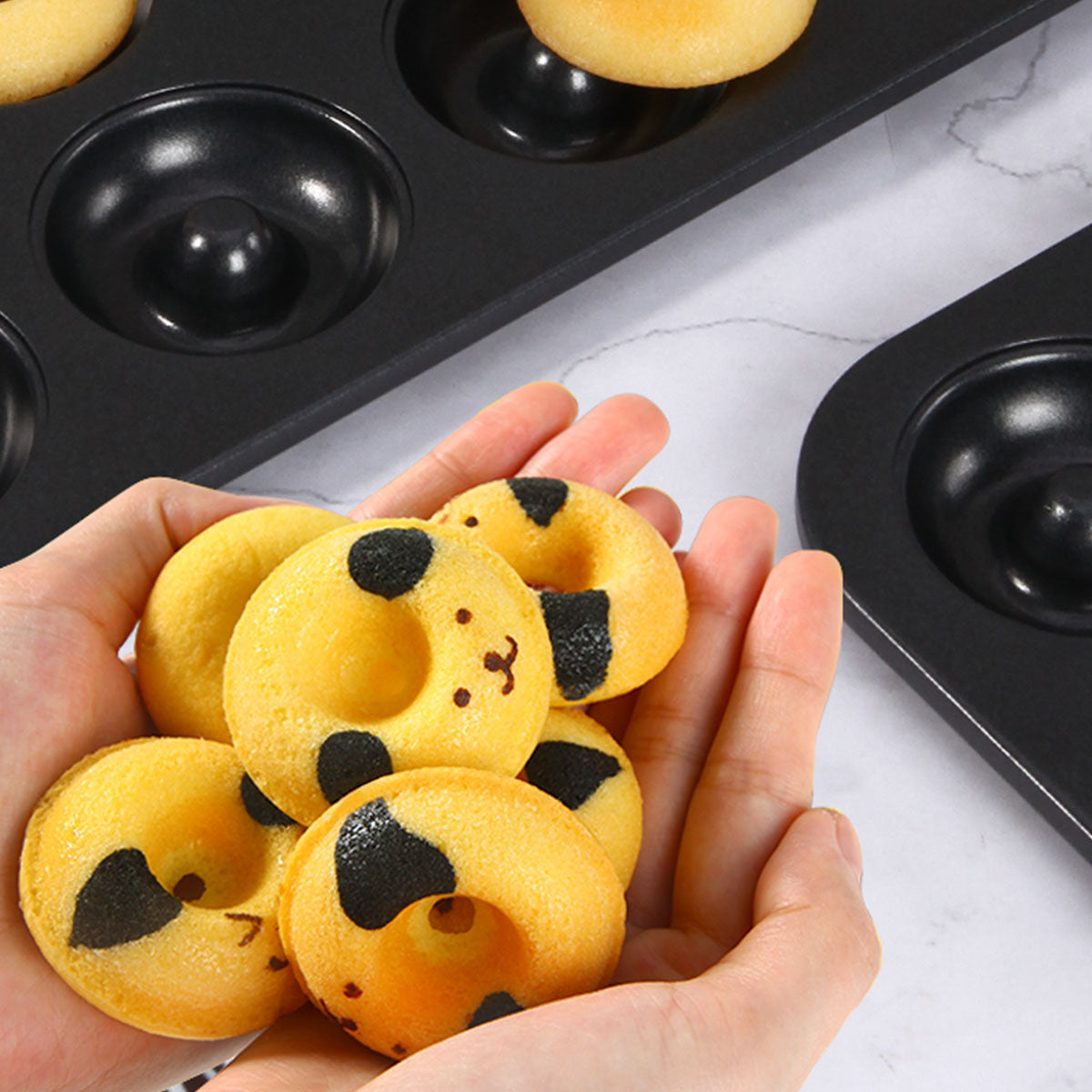 Donut Cake Pan 20 Well (Black)