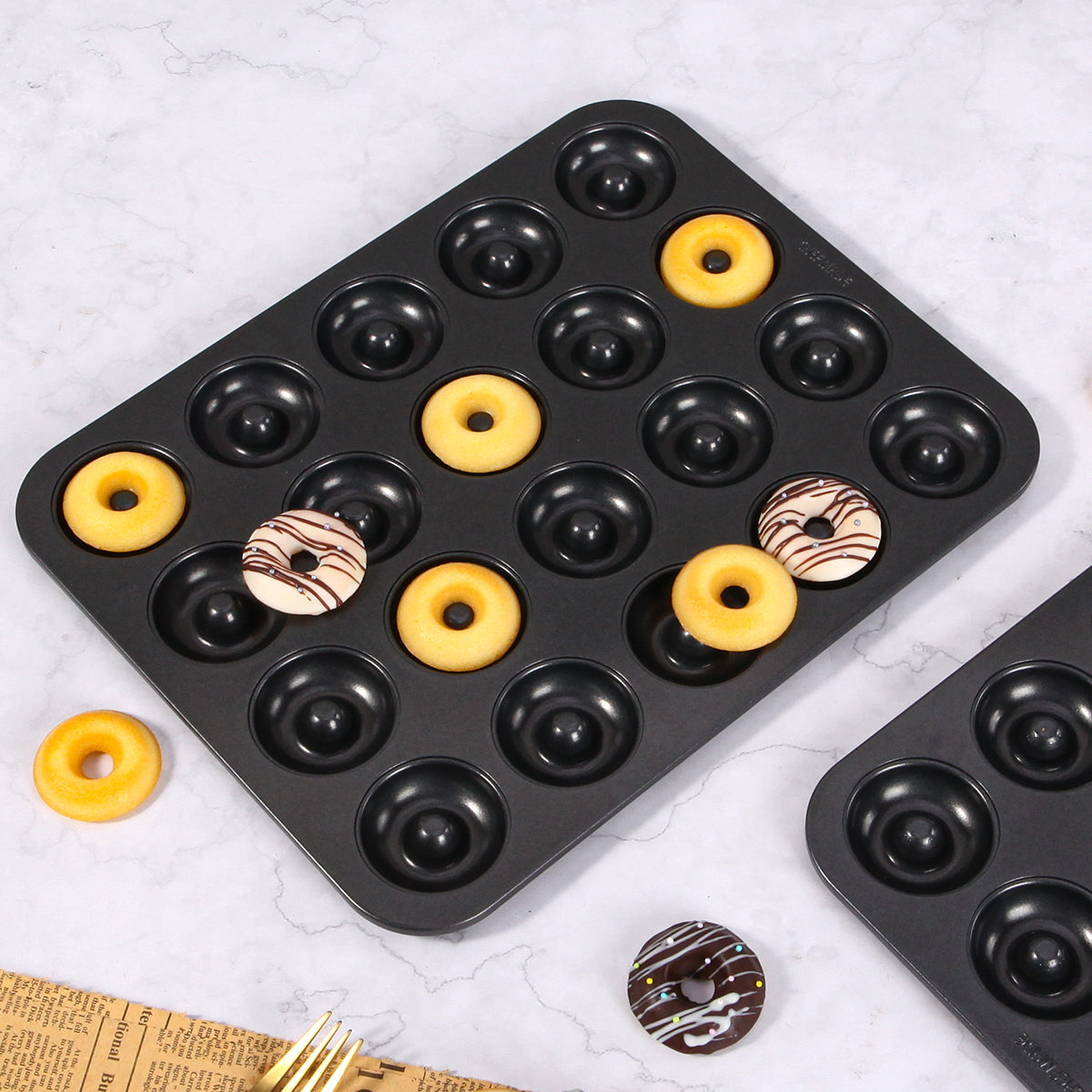 Donut Cake Pan 20 Well (Black)