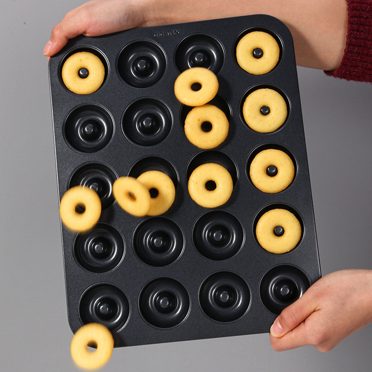 Donut Cake Pan 20 Well (Black)