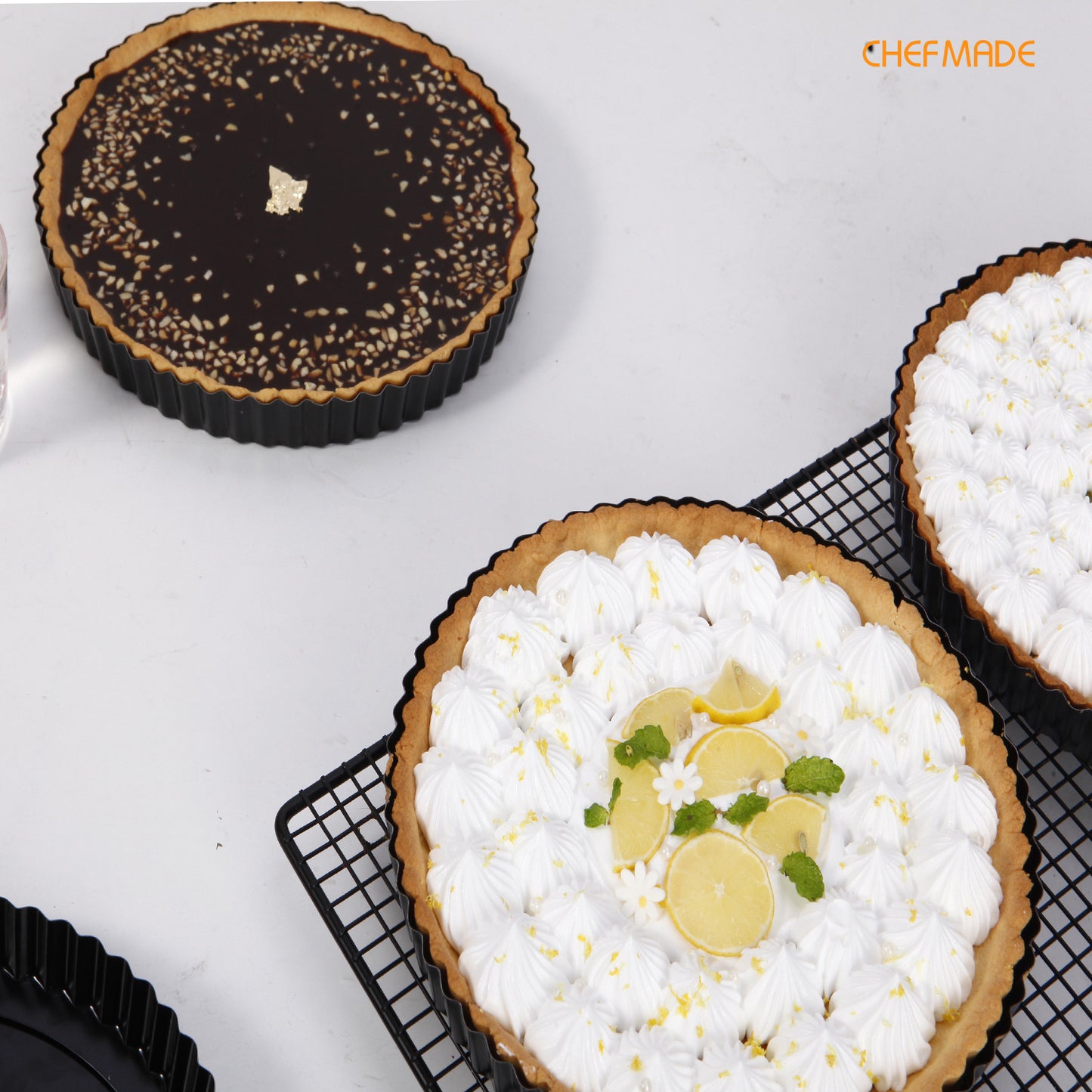 9.5-Inch Round Tart Pan with Removable Loose Bottom (Black)