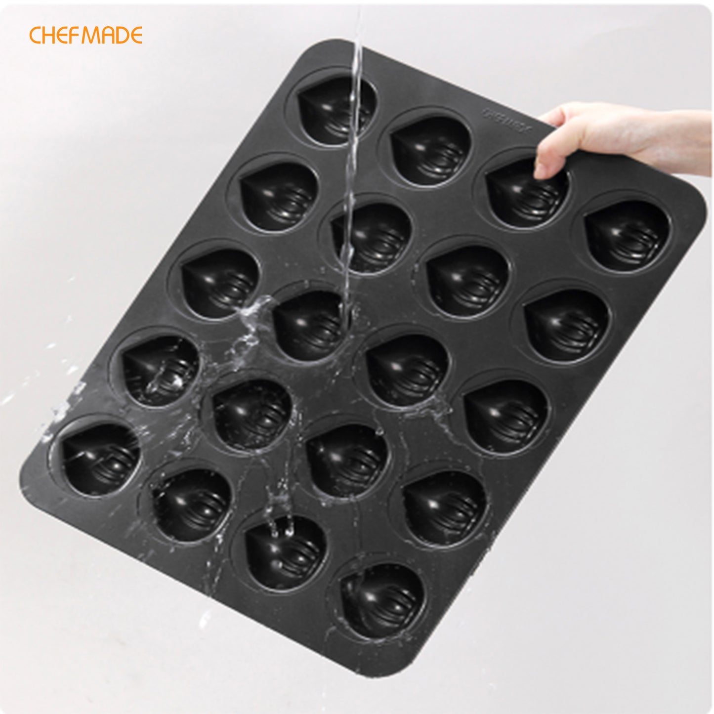 Chestnut-Shaped Cake 20 Well (Black)