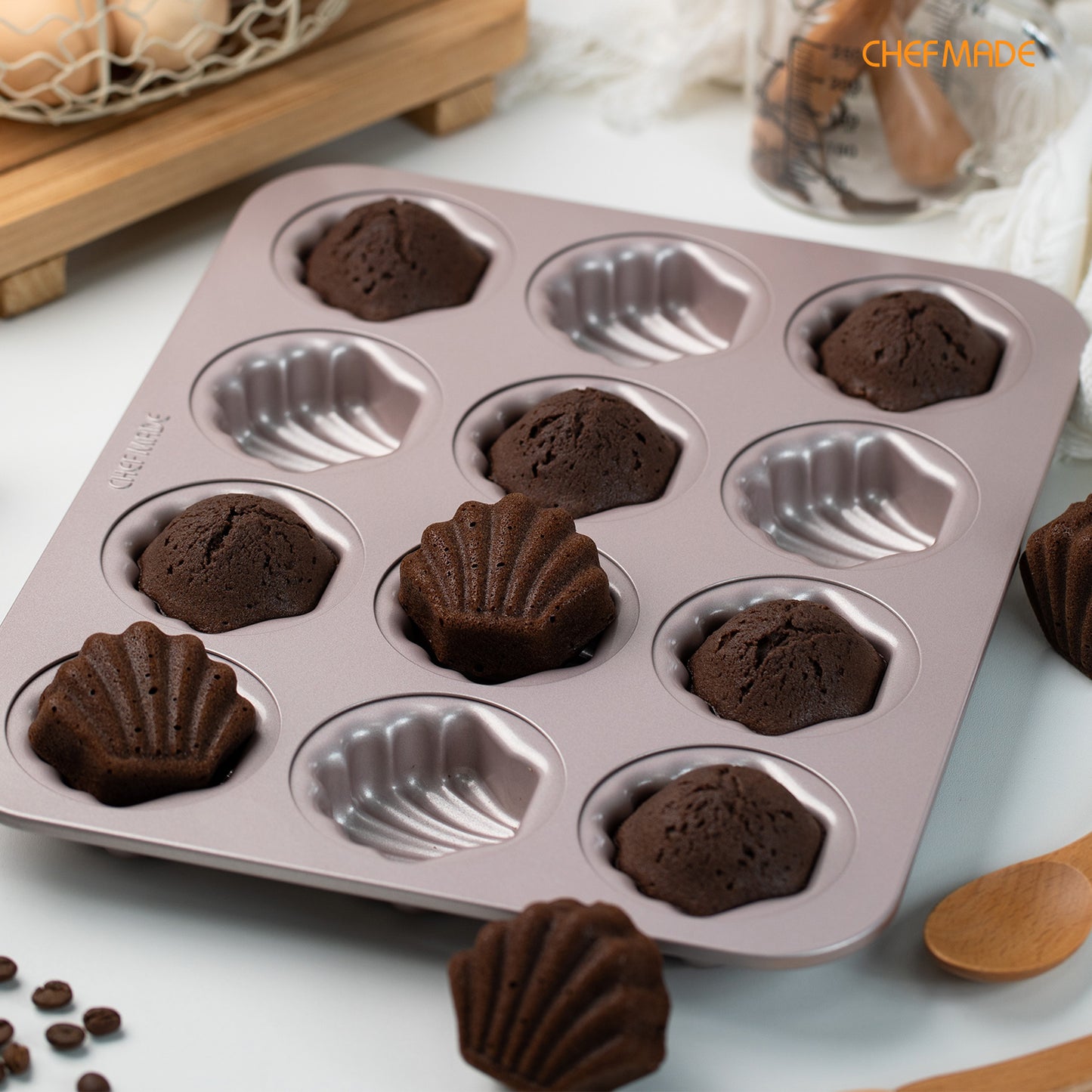 Madeline Cake Pan Oval Shell 12 Well