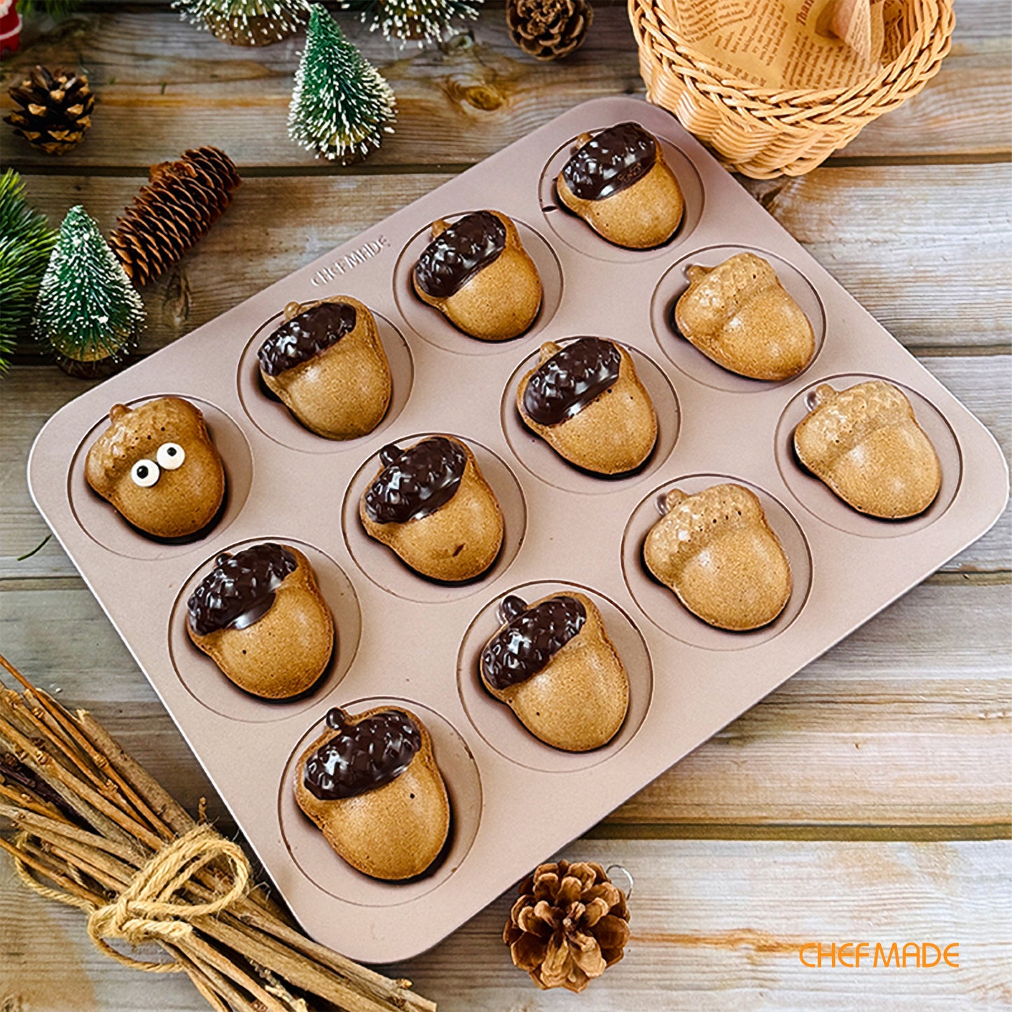 12 Cup Non-stick Acorn Shape Cake Pan