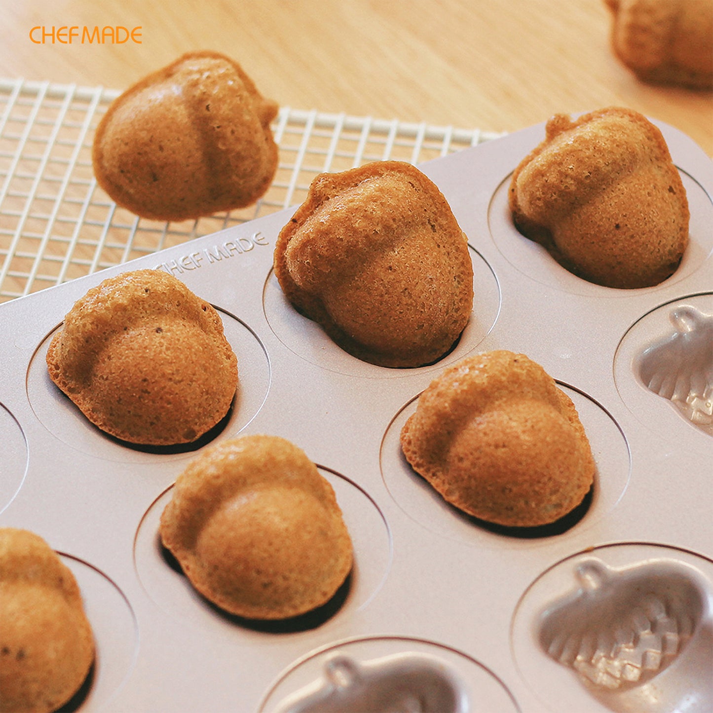 12 Cup Non-stick Acorn Shape Cake Pan