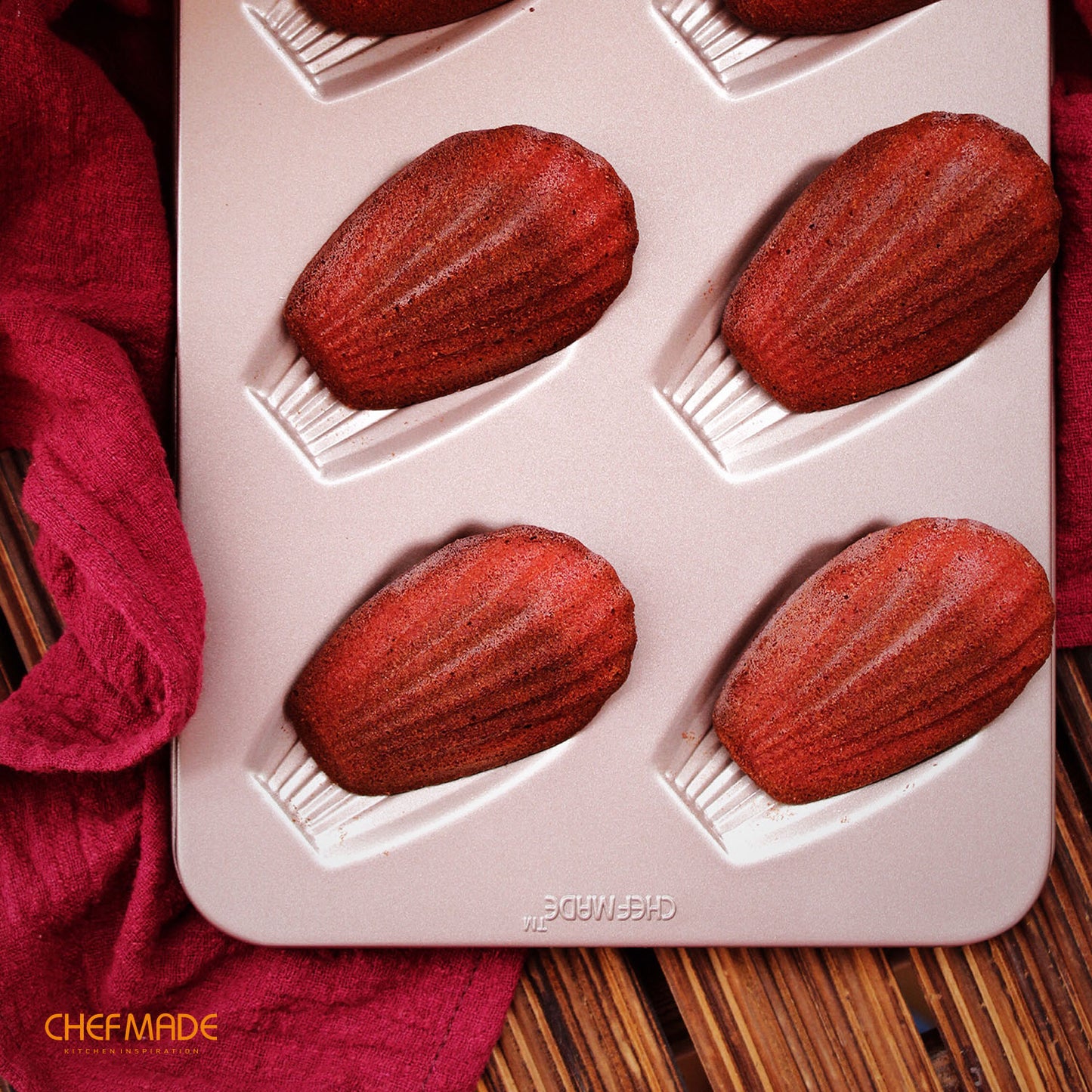 Madeline Cake Pan Oval Shell 6 Well