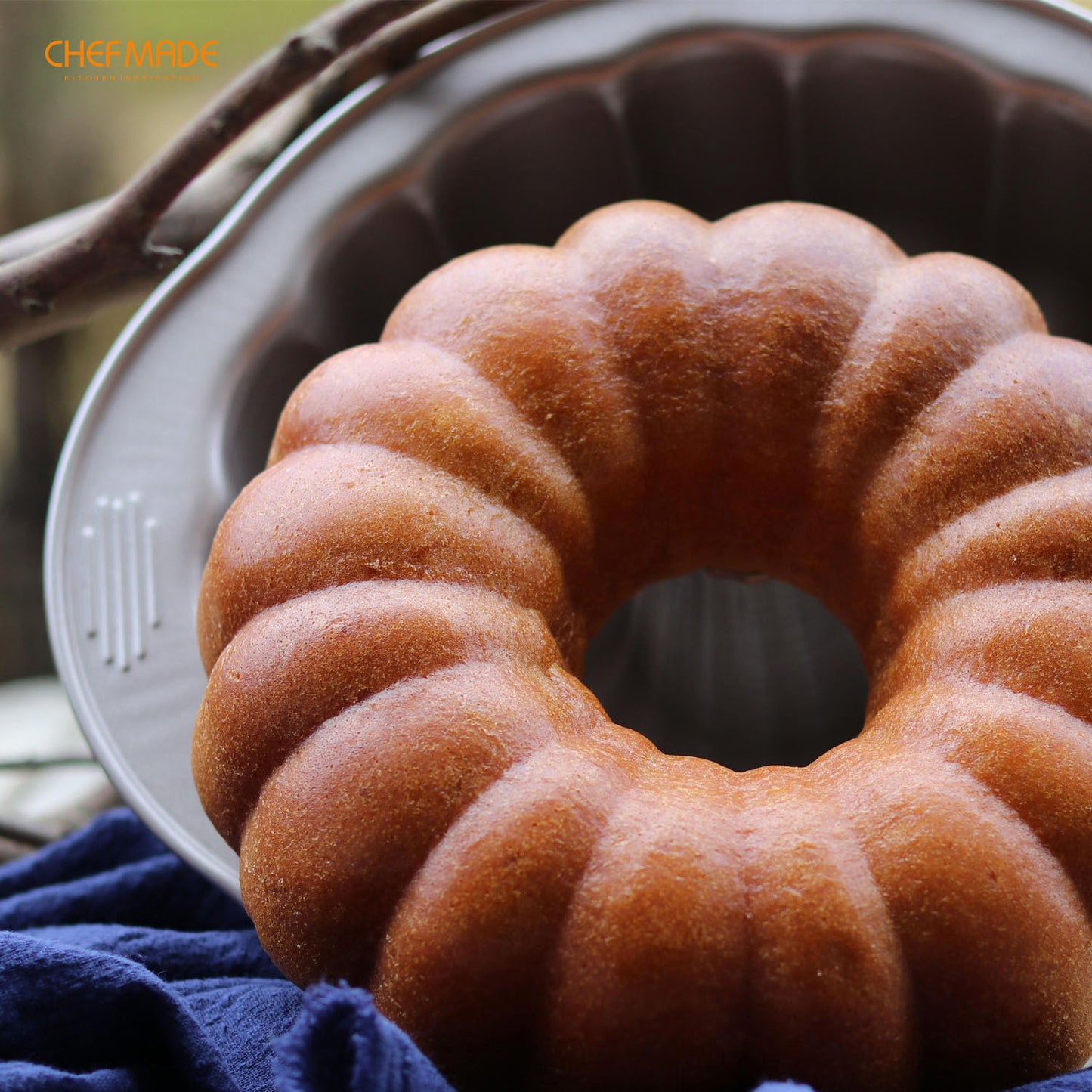 9.5" Bundt Pan PumpKin-Shaped