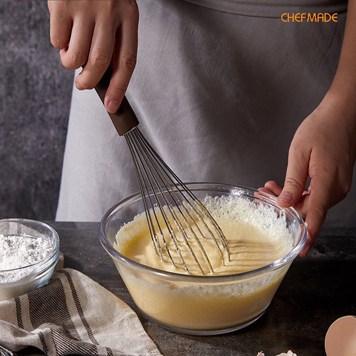 11" Whisk With Plastic Handle