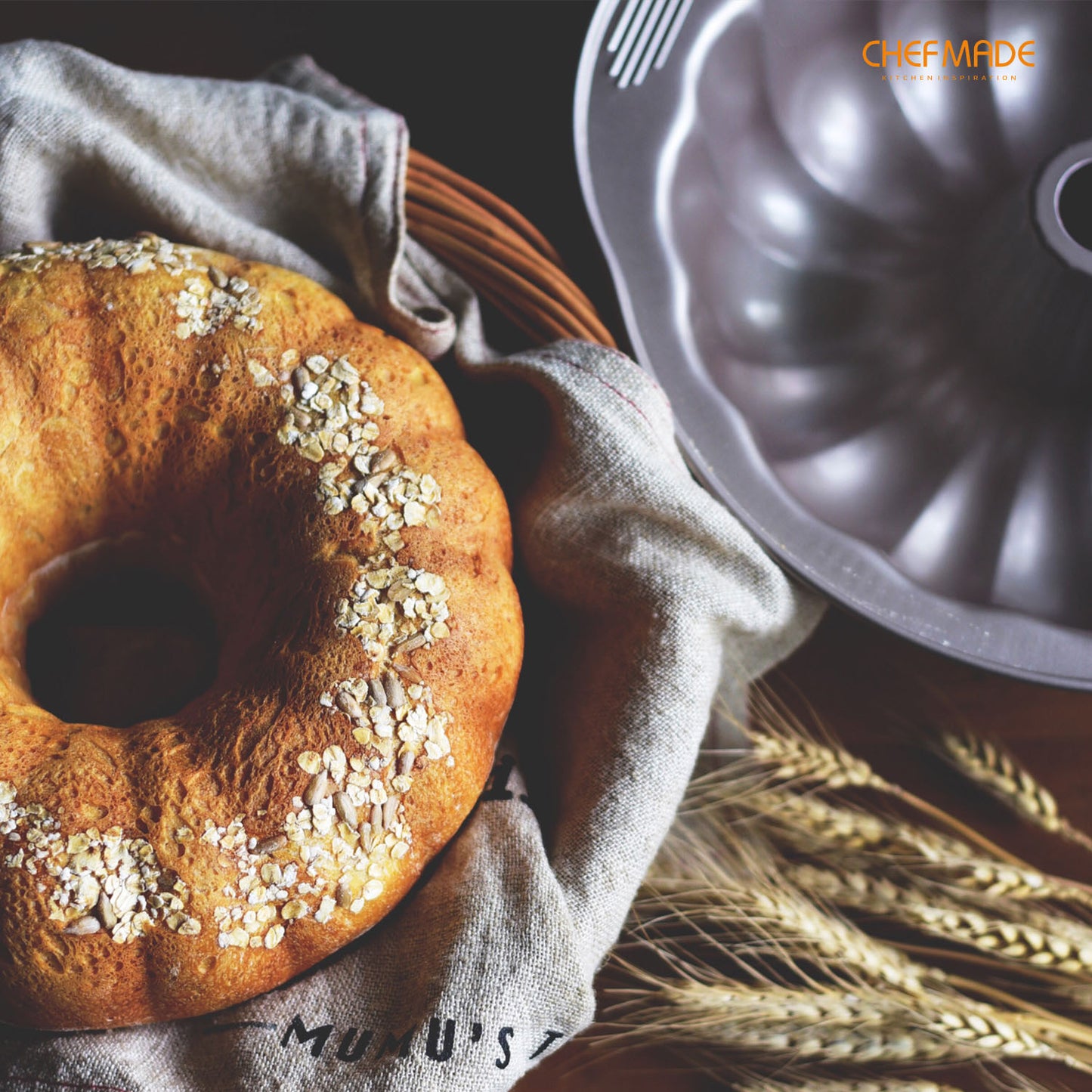 9.5" Bundt Pan PumpKin-Shaped