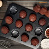 Madeline Cake Pan Scallop-Shaped 12 Well (Black)